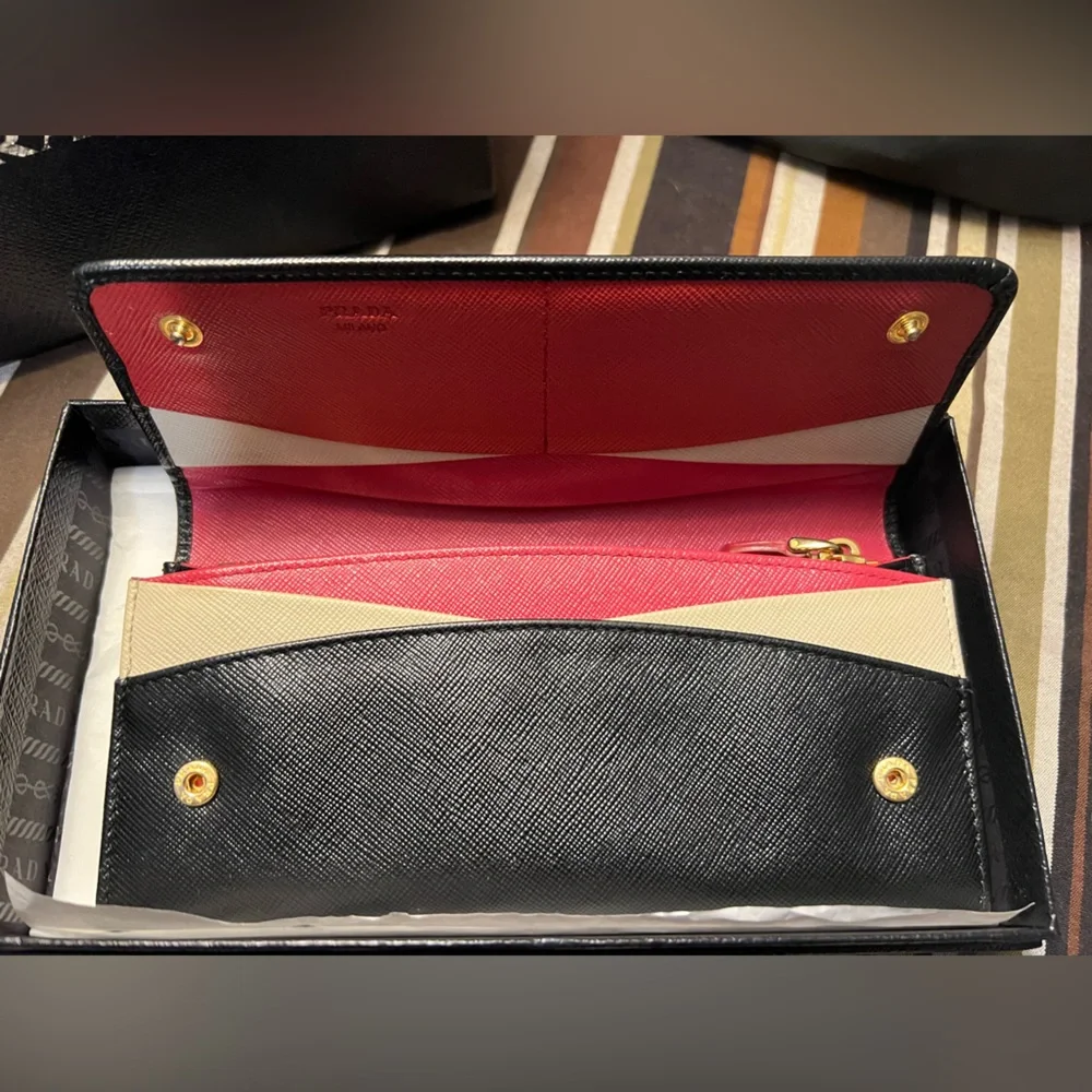 PRADA Tri color leather snap wallet w/COA box/tissue
